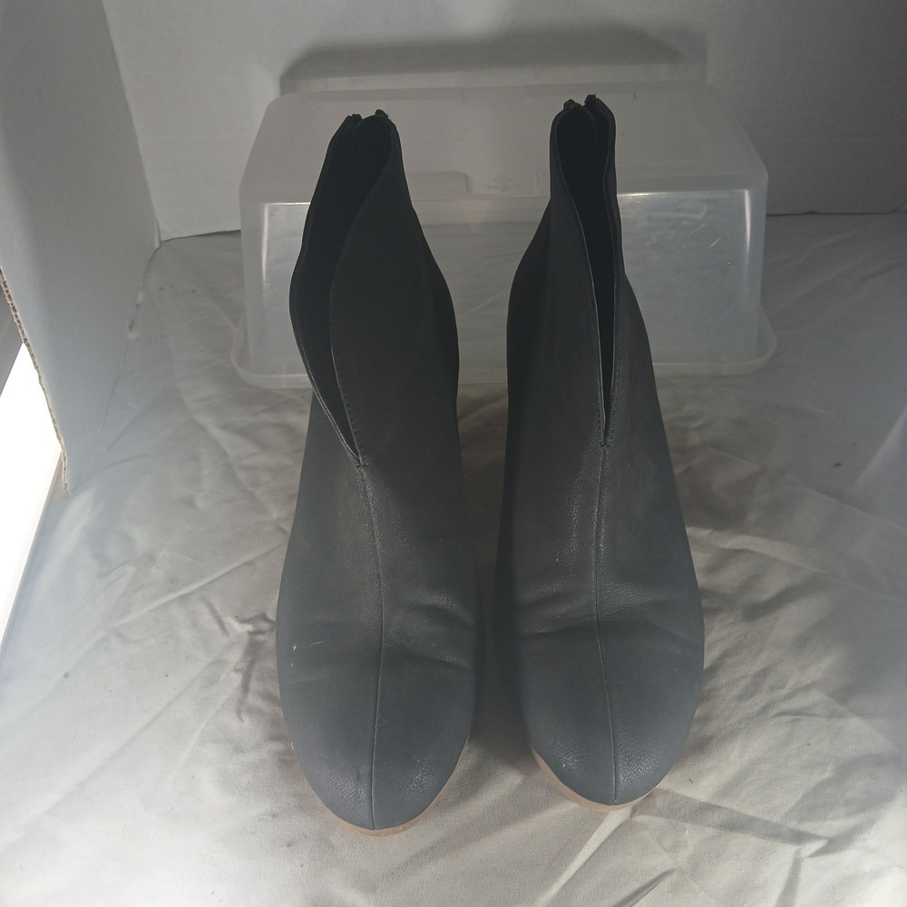 A2 by Aerosoles Gravity Gray Faux Leather V-Cut Ankle Booties Mens 10M Heel Rest - Picture 3 of 10